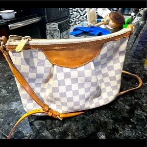 Louis Vuitton bag excellent condition